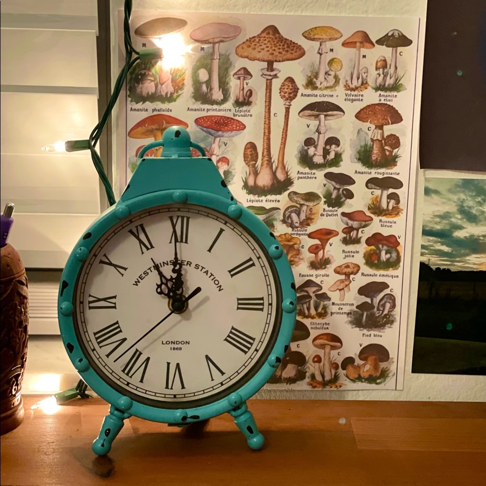 Cute blue desktop clock